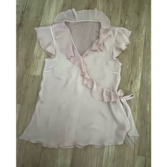 🇫🇷Feminine chic: dusty pink sheer fabric w/fine ruffles & bowed tied rose detail - Picture 15 of 16
